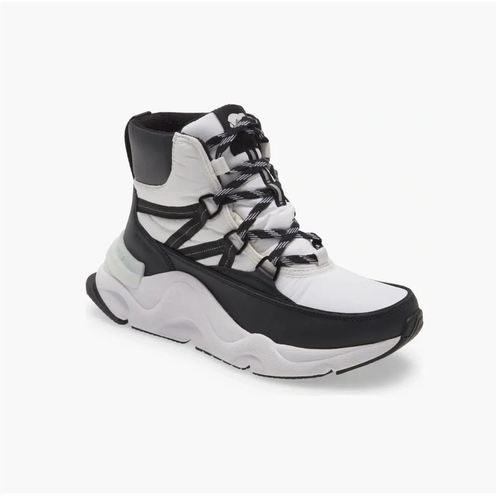 SOREL Z47113 Womens White Kinetic Rnegd Sport Insulated WP Boot Size US 8 EU 39